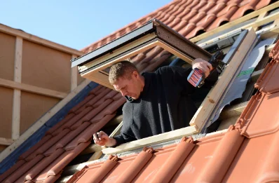 Pose de fenêtres de toit Velux à Morlaàs